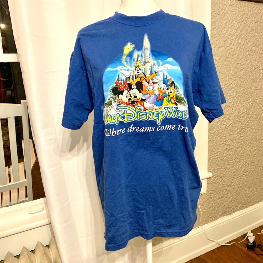 Walt Disney Tshirt, super cute! Size M.